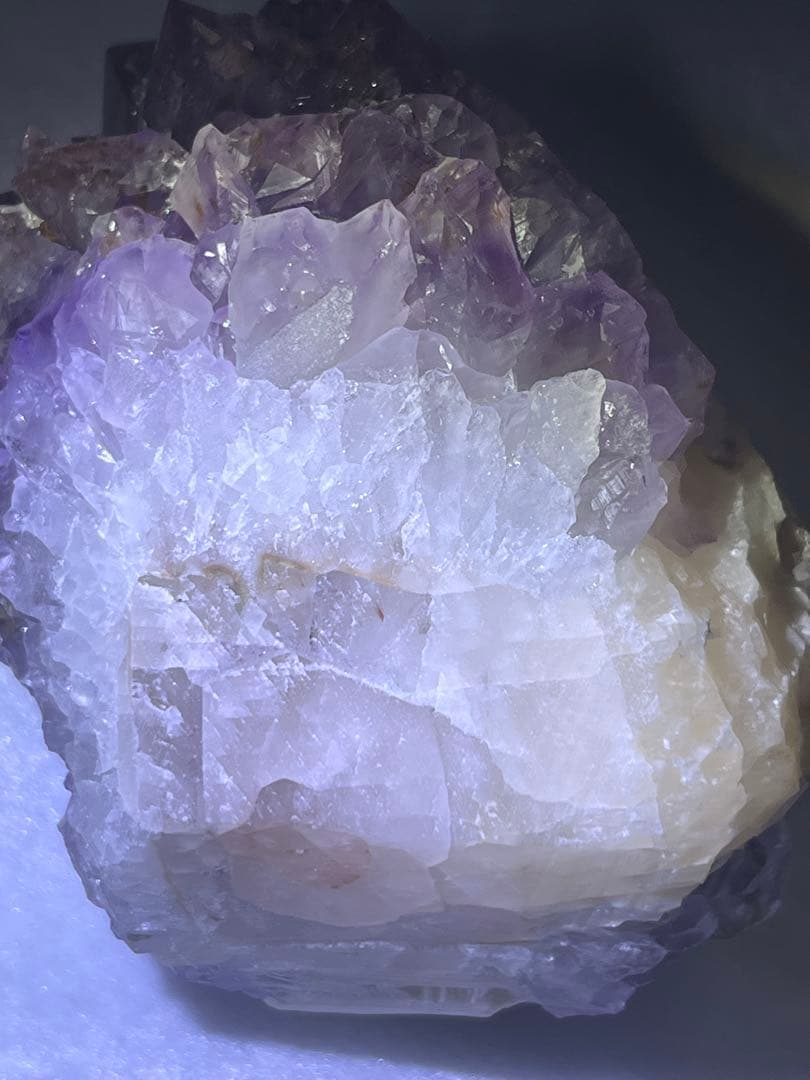 アメジストクラスター　原石　紫水晶　カルサイト　カコクセナイト　　天然石