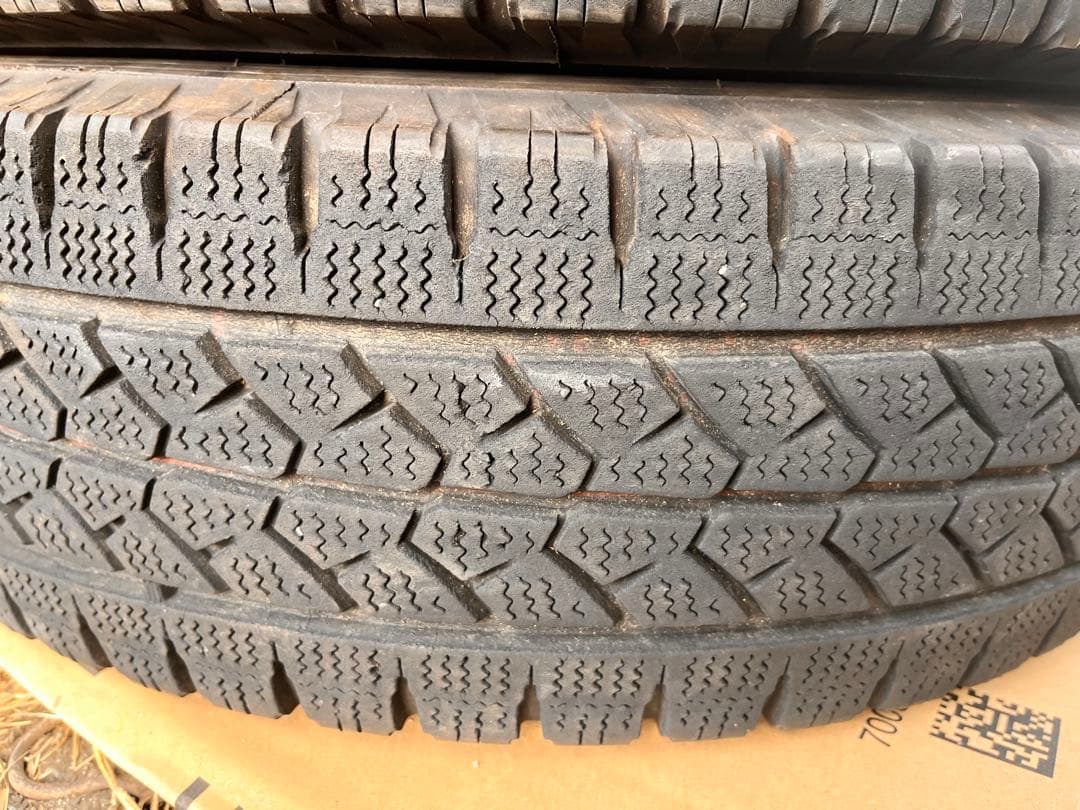 195/80R15 ブリヂストン　スタッドレス　②