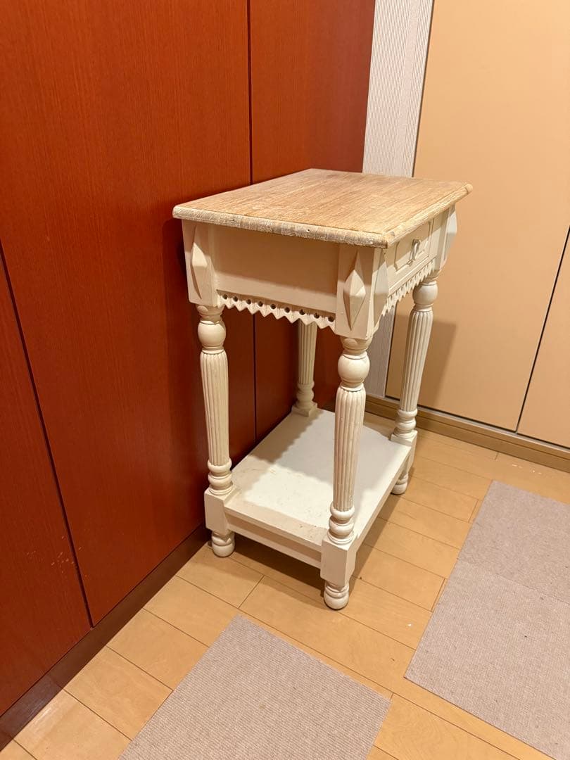 Une chaise au solie ホワイトクラシックスタイルサイドテーブル