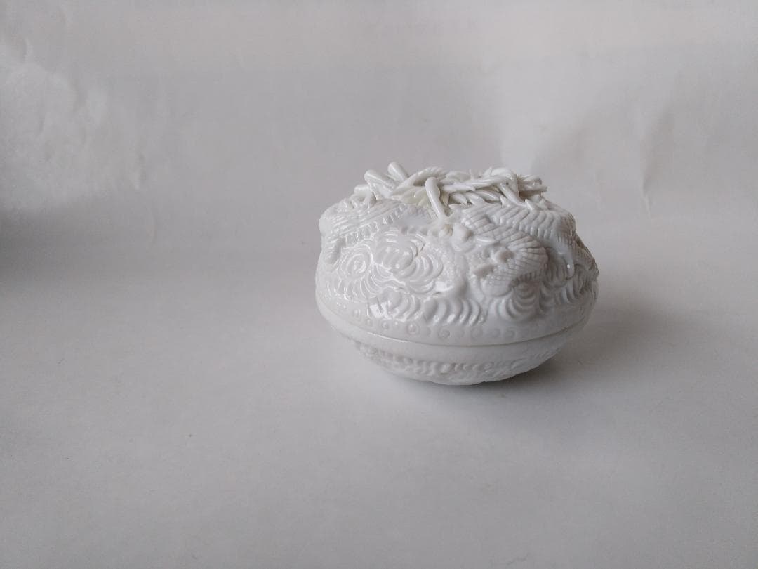 平戸焼 十五代 中里茂右衛門 作 白磁雲龍彫 香合 茶道具 懐石道具 共箱 新品