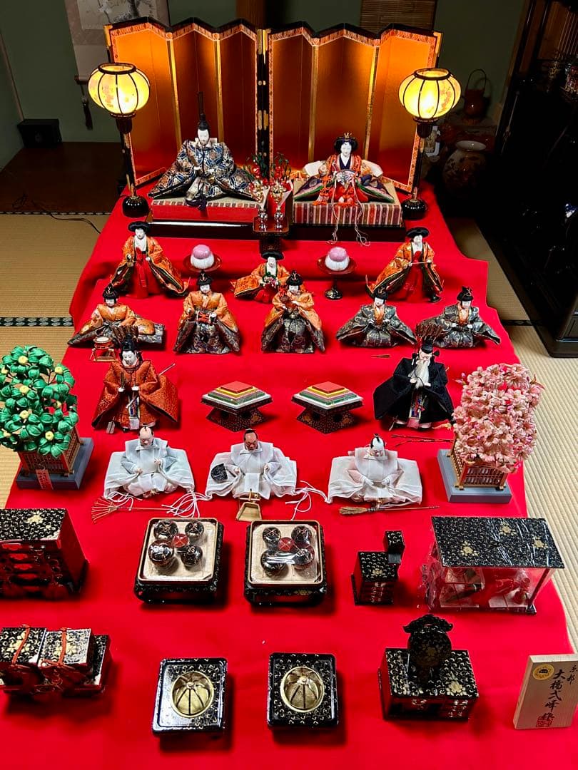 豪華な雛人形セット