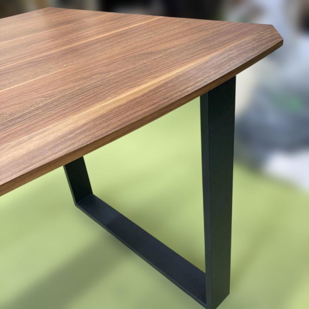 モダン木製ダイニングテーブル　直接引取り