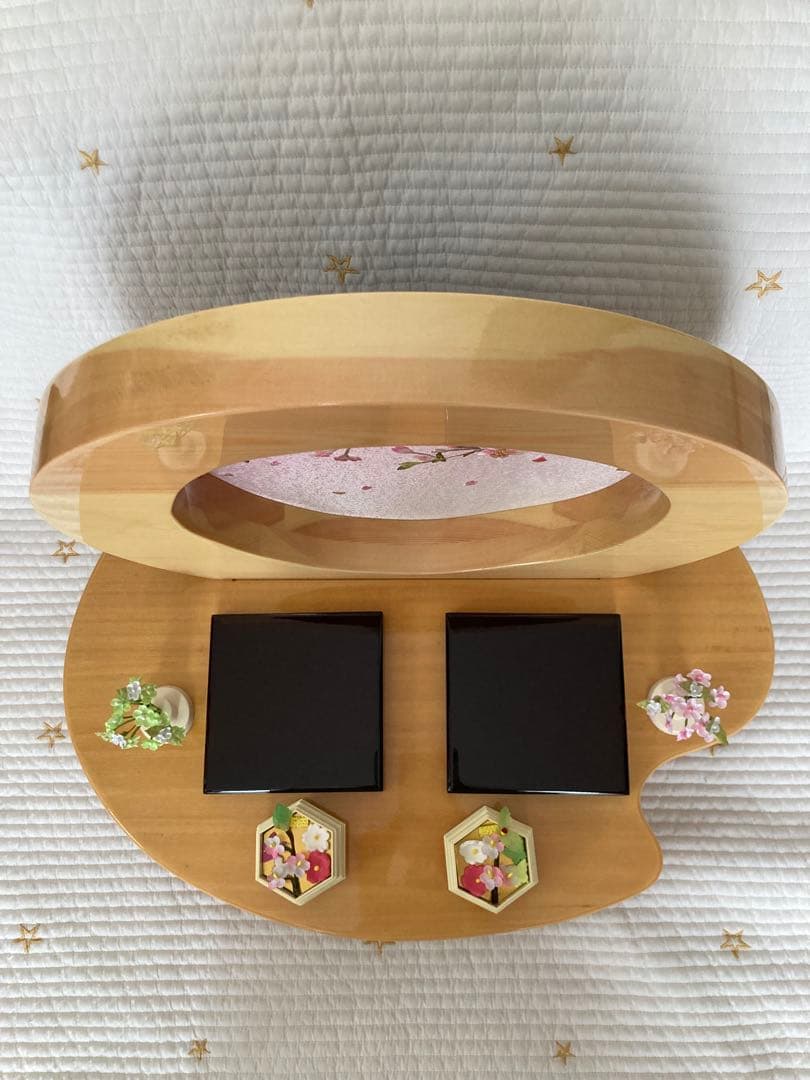 雛人形　飾り台　親王飾り　木製　桜　刺繍屏風