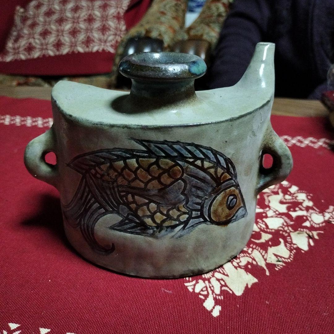 金城次郎　抱瓶　魚紋