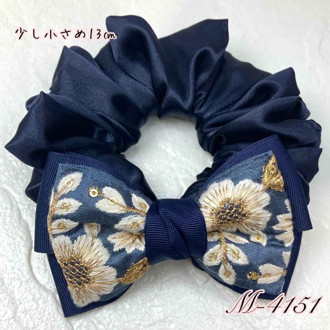 ハンドメイドシュシュM-4151♡ネイビーサテン♡インド刺繍リボン付♡