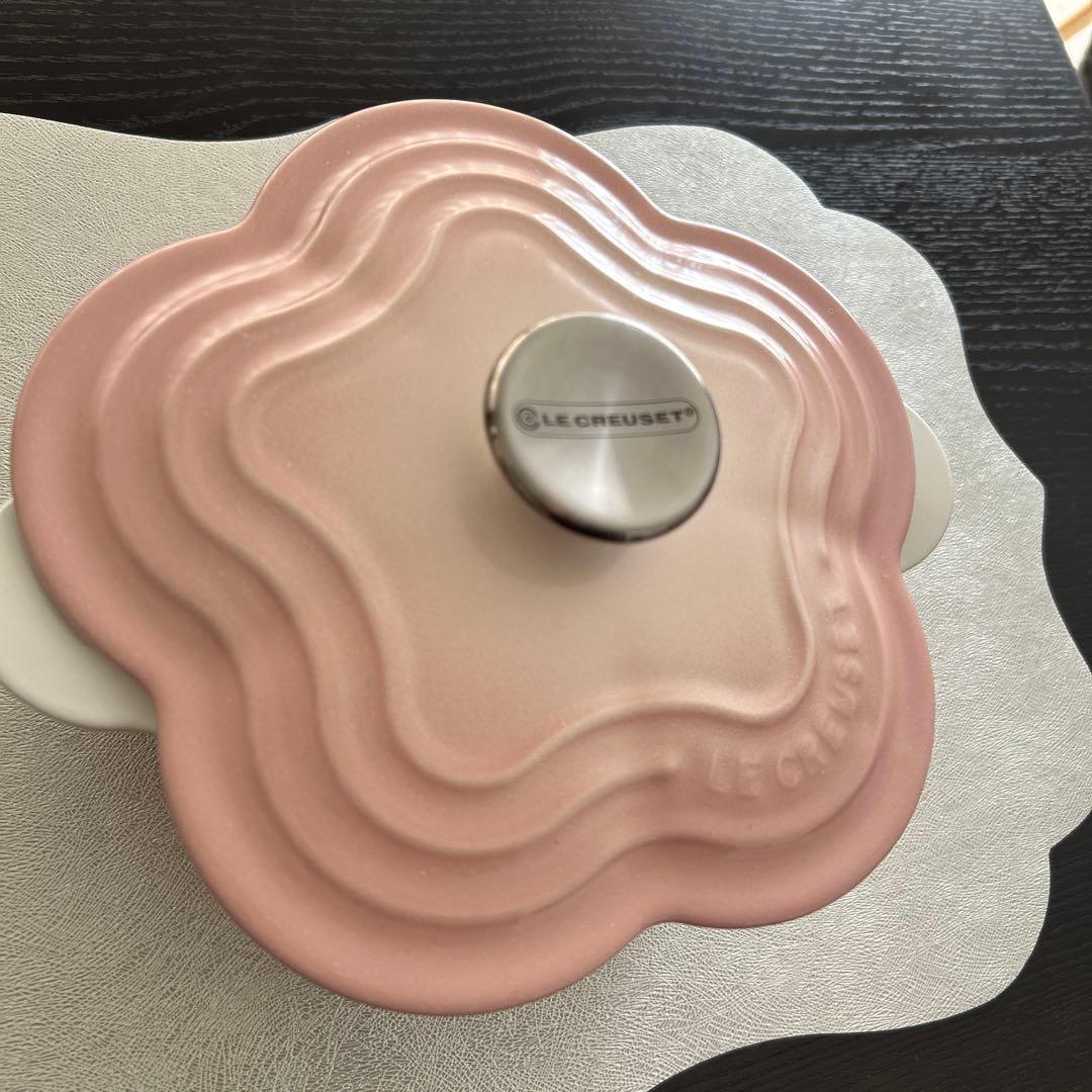 ルクルーゼ ココットフルール パウダーピンク　ル・クルーゼ