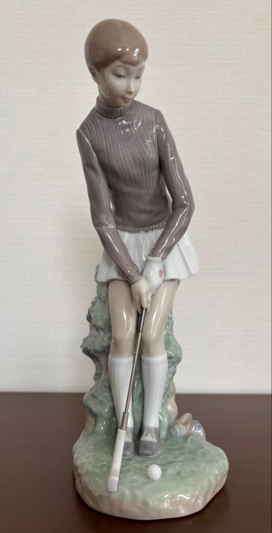 リヤドロ　ゴルフ女性