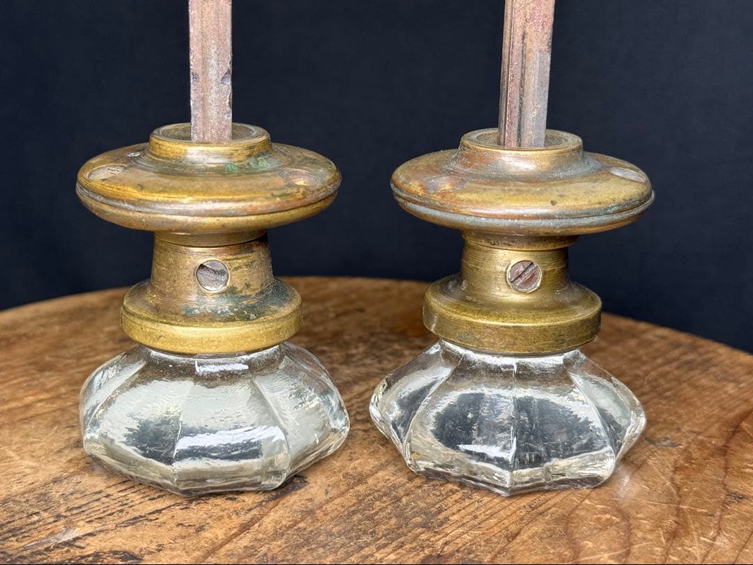 時代 アンティーク ガラス ドアノブ 2点 真鍮 硝子 ブラックライト反応