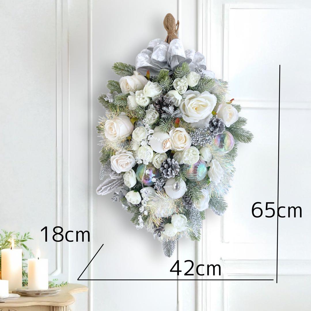 ホワイトローズのラグジュアリークリスマスリース (L)上品な冬の贈り物
