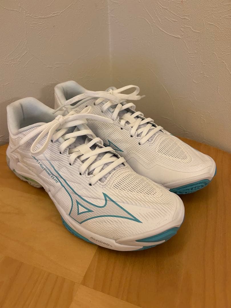 ほぼ新品！ミズノ ウエーブライトニングELITE 25.5cm