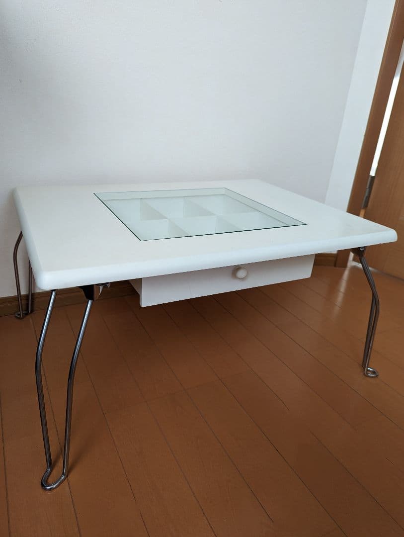 コレクションテーブル　白　ガラス　ローテーブル