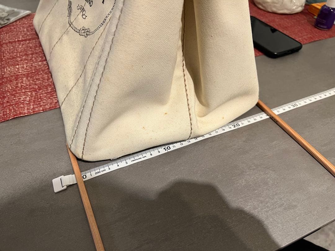 人気 PRADA プラダ　白