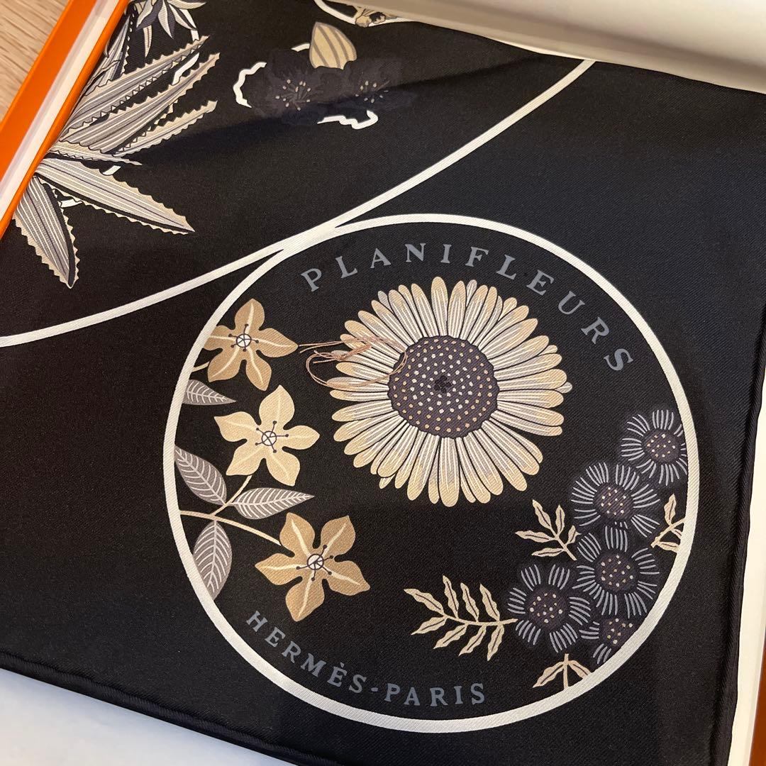 新品未使用　HERMESエルメス　カレ90 ブラニフルール　ブラック