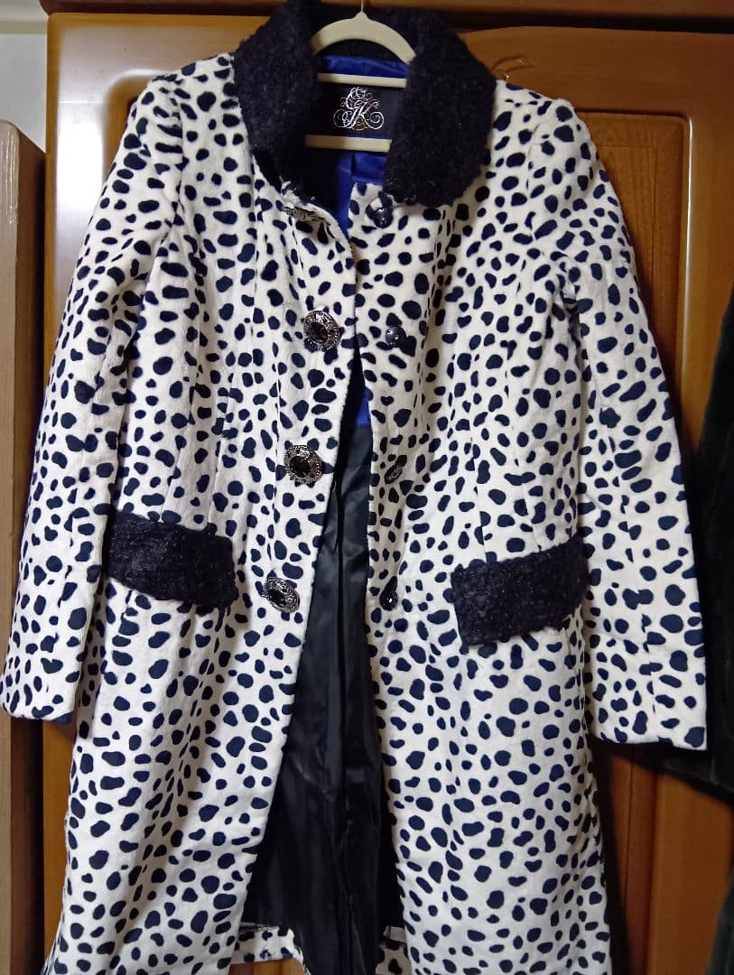 伊太利屋　黒白模様ロングコート