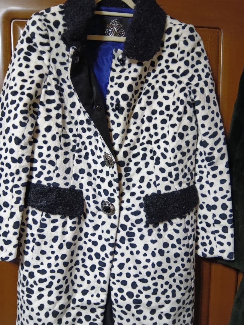 伊太利屋　黒白模様ロングコート