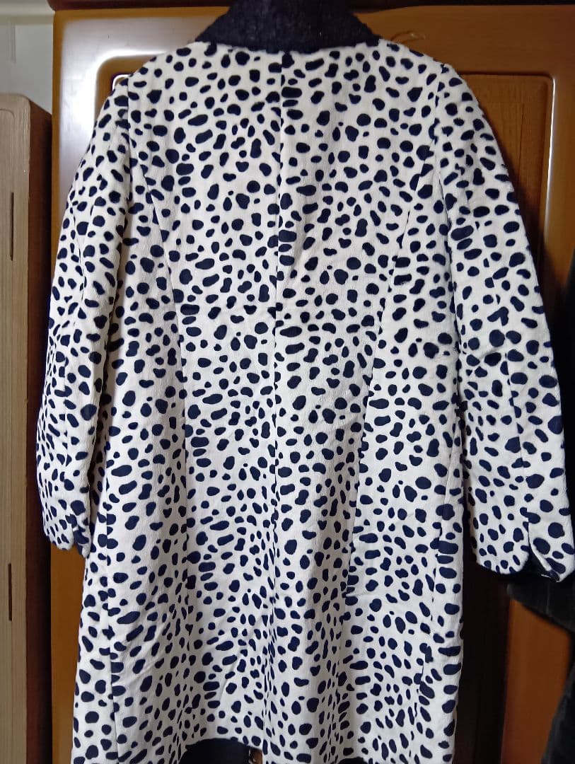 伊太利屋　黒白模様ロングコート