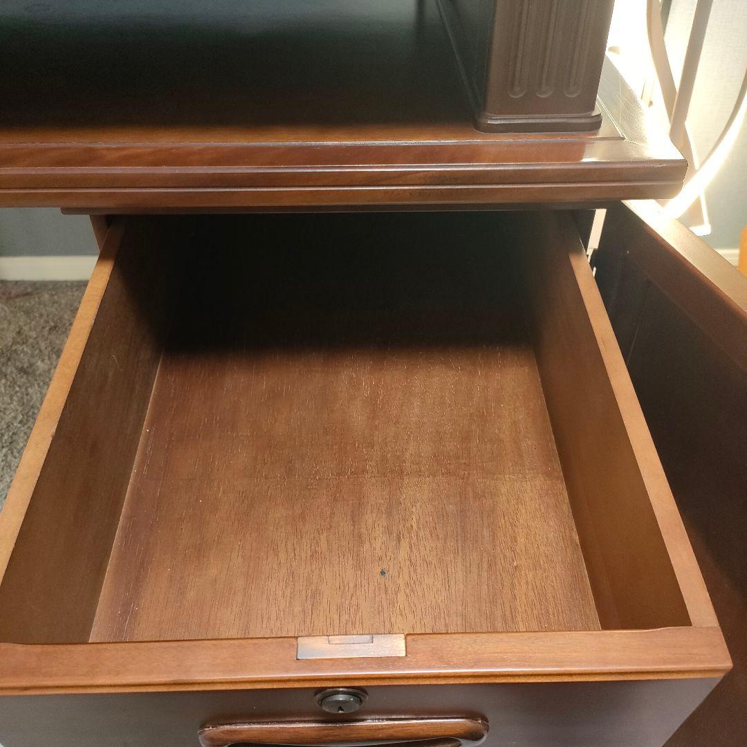 【徳田家具製作所】デスク／官庁・議事堂納入実績メーカー｜ガラス天板・高級家具