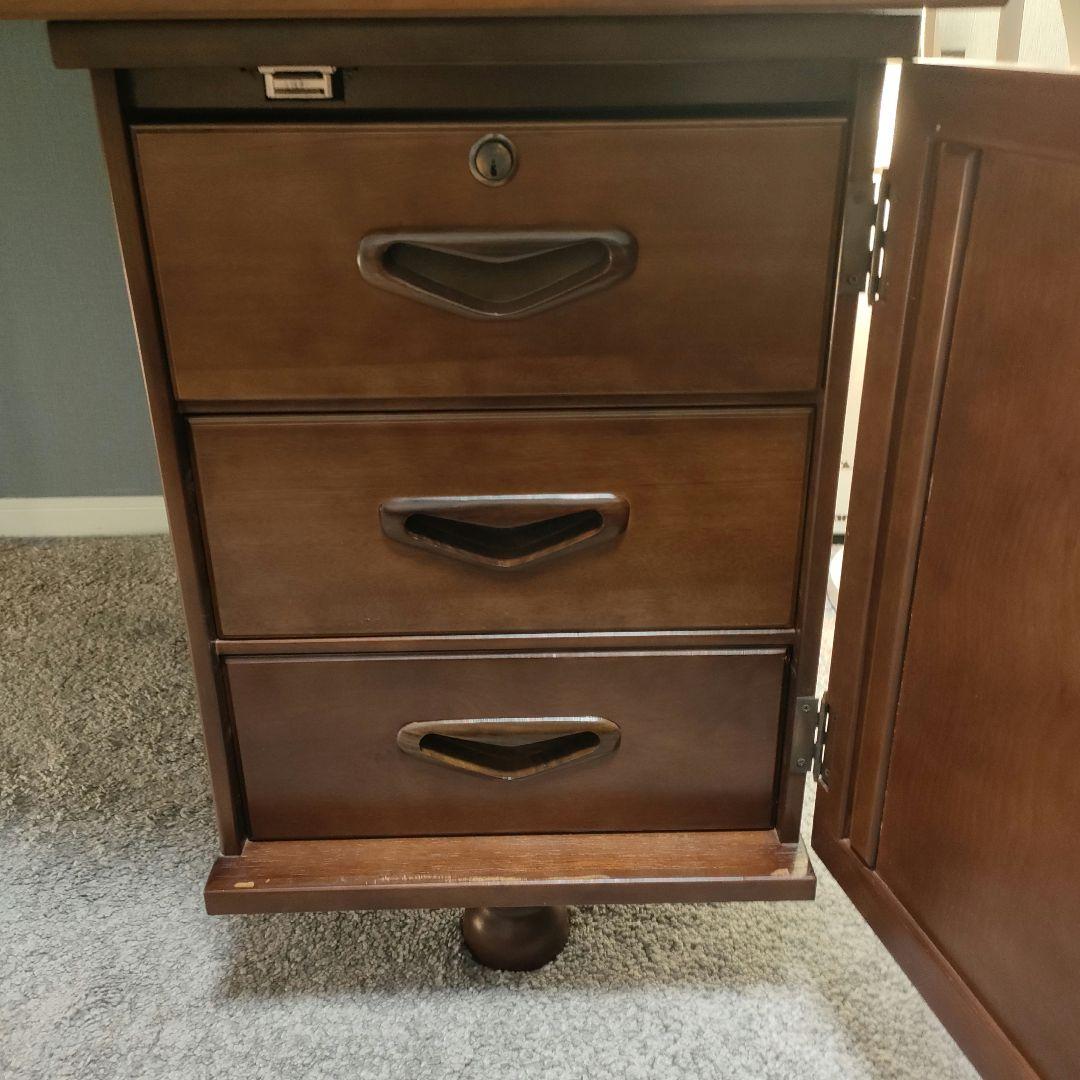 【徳田家具製作所】デスク／官庁・議事堂納入実績メーカー｜ガラス天板・高級家具