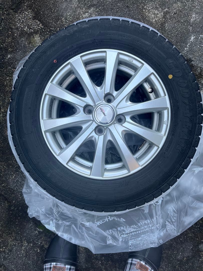 スタッドレスタイヤ 14インチ