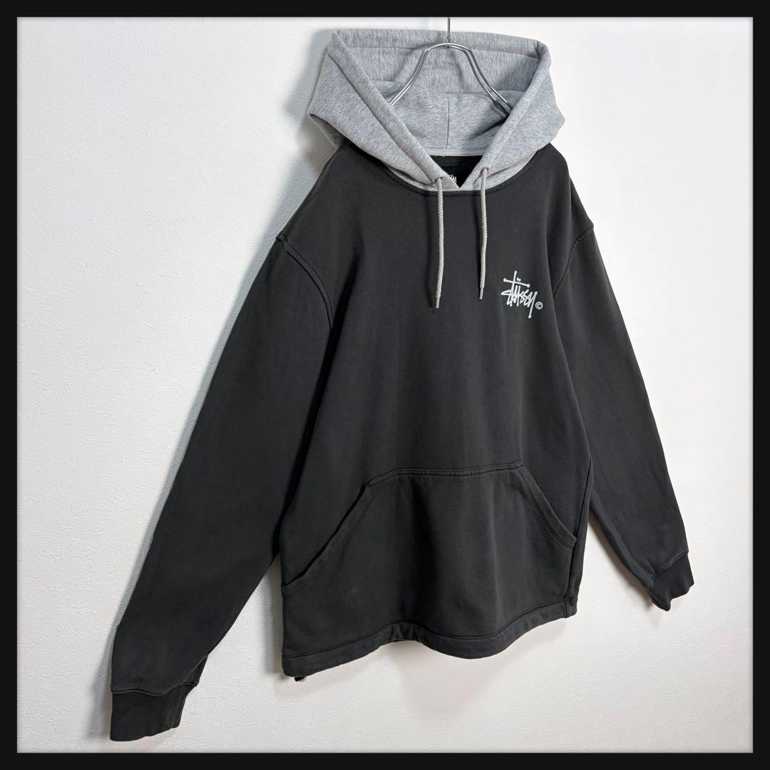 【即完売モデル】ステューシー バックロゴ パーカー バイカラー ブラック グレー