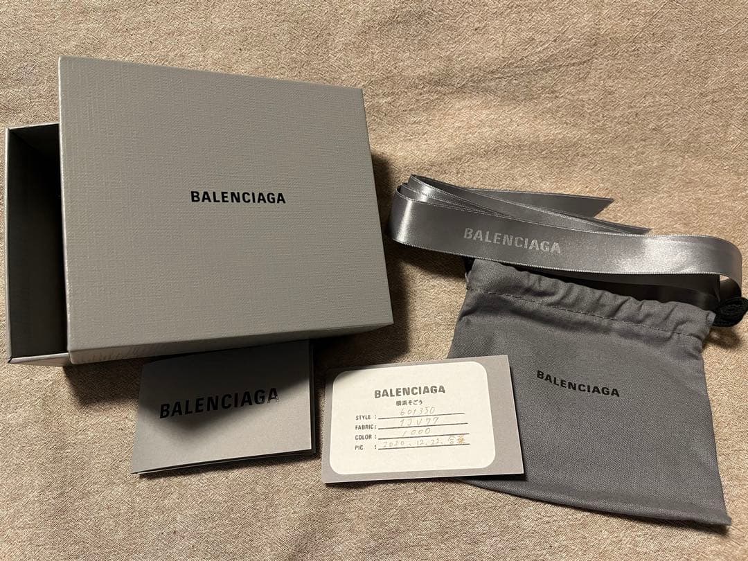 ぽ*こ様 バレンシアガ 三つ折り財布 クロコ型押し