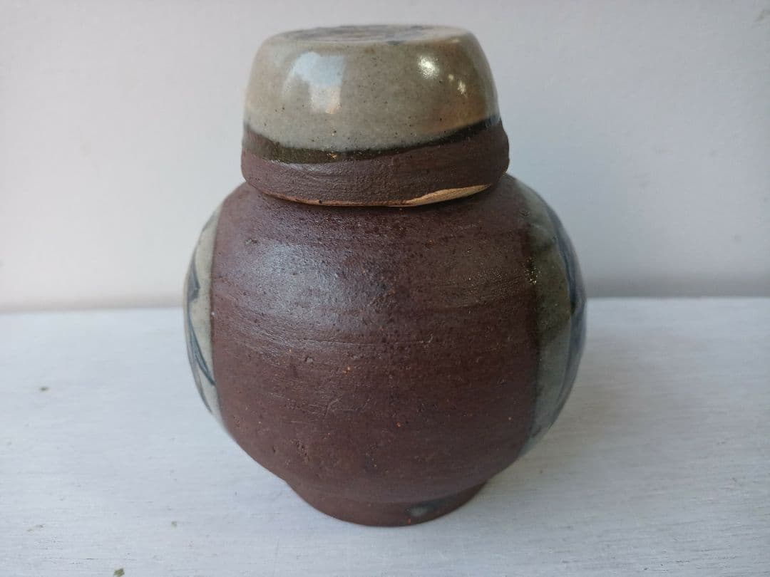 金城次郎の古い茶壺です やちむん 沖縄 魚紋