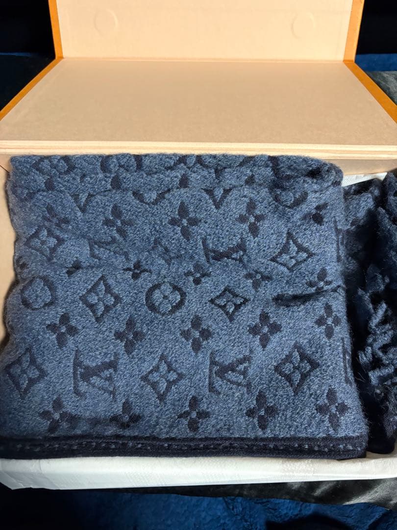 土日限定価格！ルイヴィトン　マフラー　LOUIS VUITTON