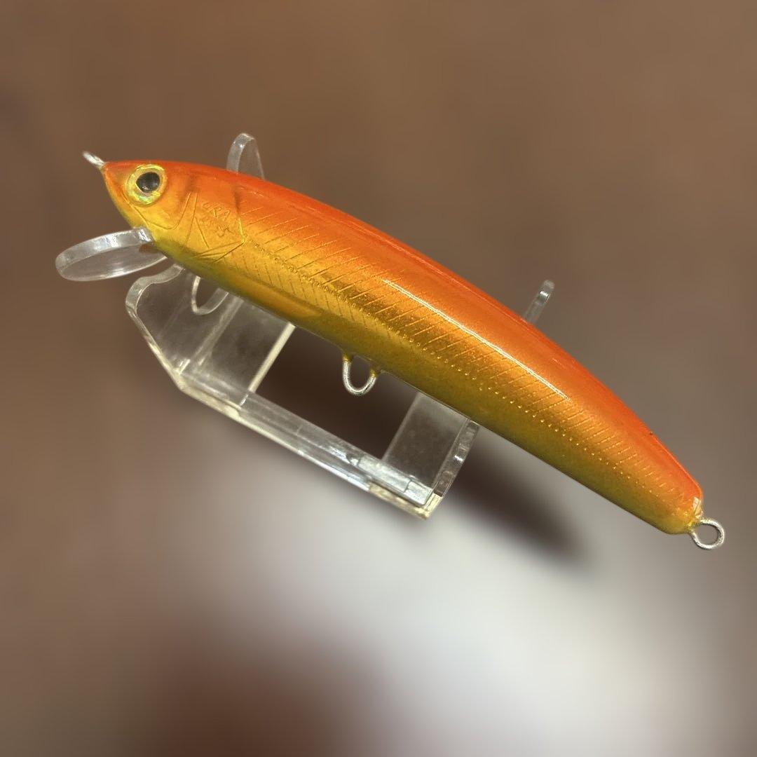 ORA RS85 1222 オレンジ　湖　ルアー　ミノー