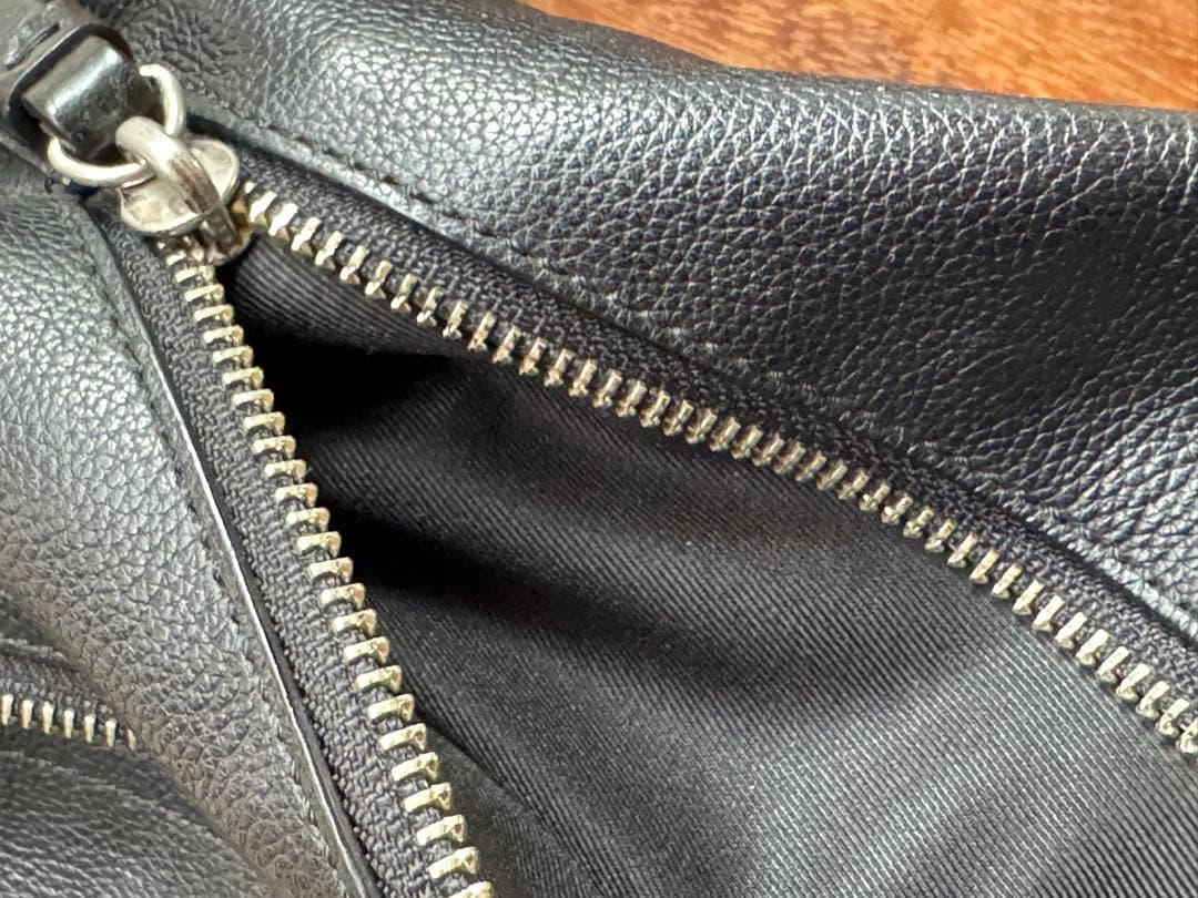 COACH トンプソン ブラック ボディバッグ レザー