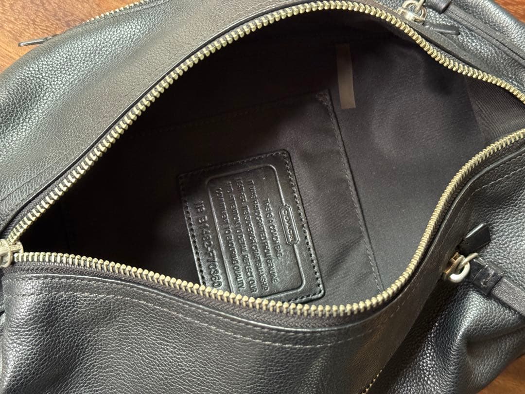 COACH トンプソン ブラック ボディバッグ レザー