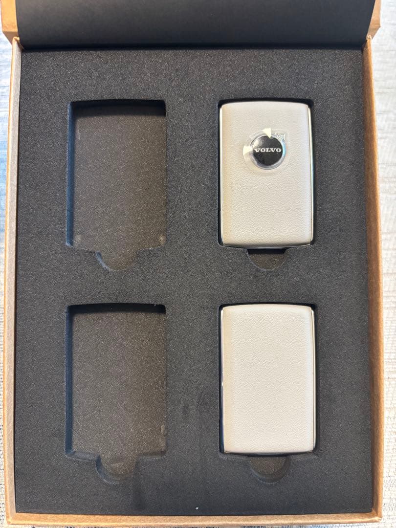 ボルボ純正　キーフォブシェル（ブロンド）