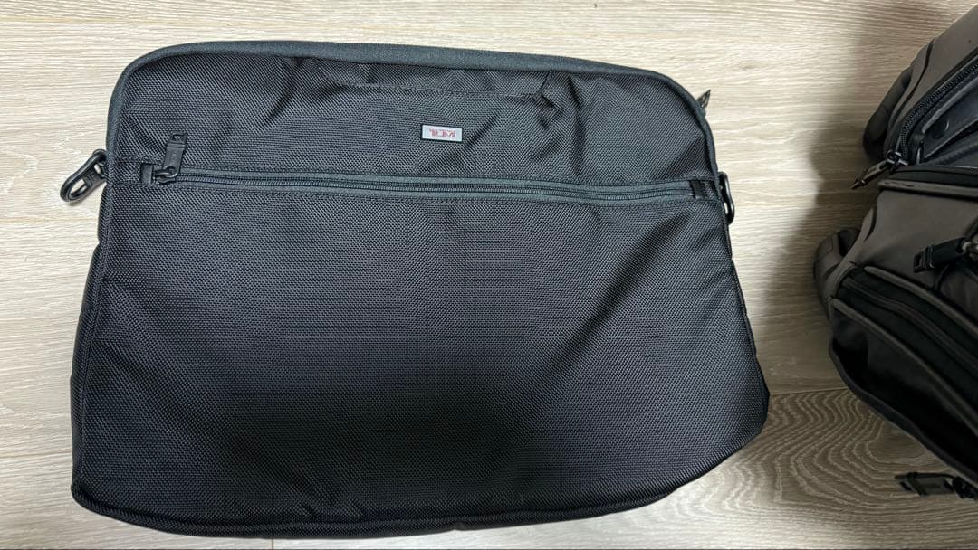 TUMI アルファ2 4ウィールデラックスブリーフウィズレザーラップトップケース