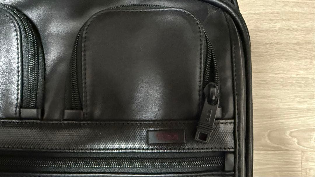 TUMI アルファ2 4ウィールデラックスブリーフウィズレザーラップトップケース