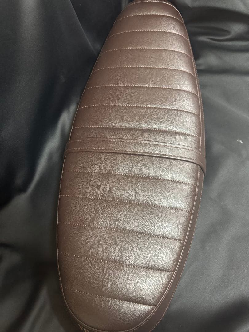 TRIUMPH(トライアンフ)純正タックロールシート