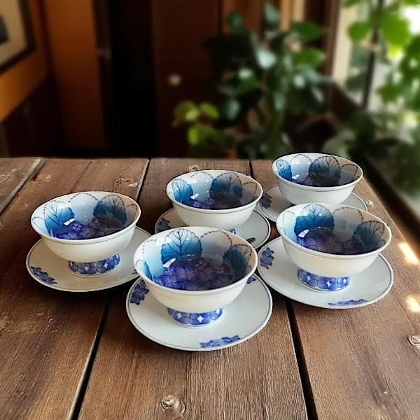 伊万里鍋島焼　畑萬陶苑　紫陽花紋　高台付き小鉢　揃　５客　染付