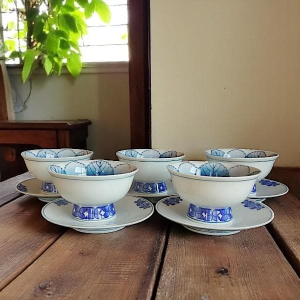 伊万里鍋島焼　畑萬陶苑　紫陽花紋　高台付き小鉢　揃　５客　染付