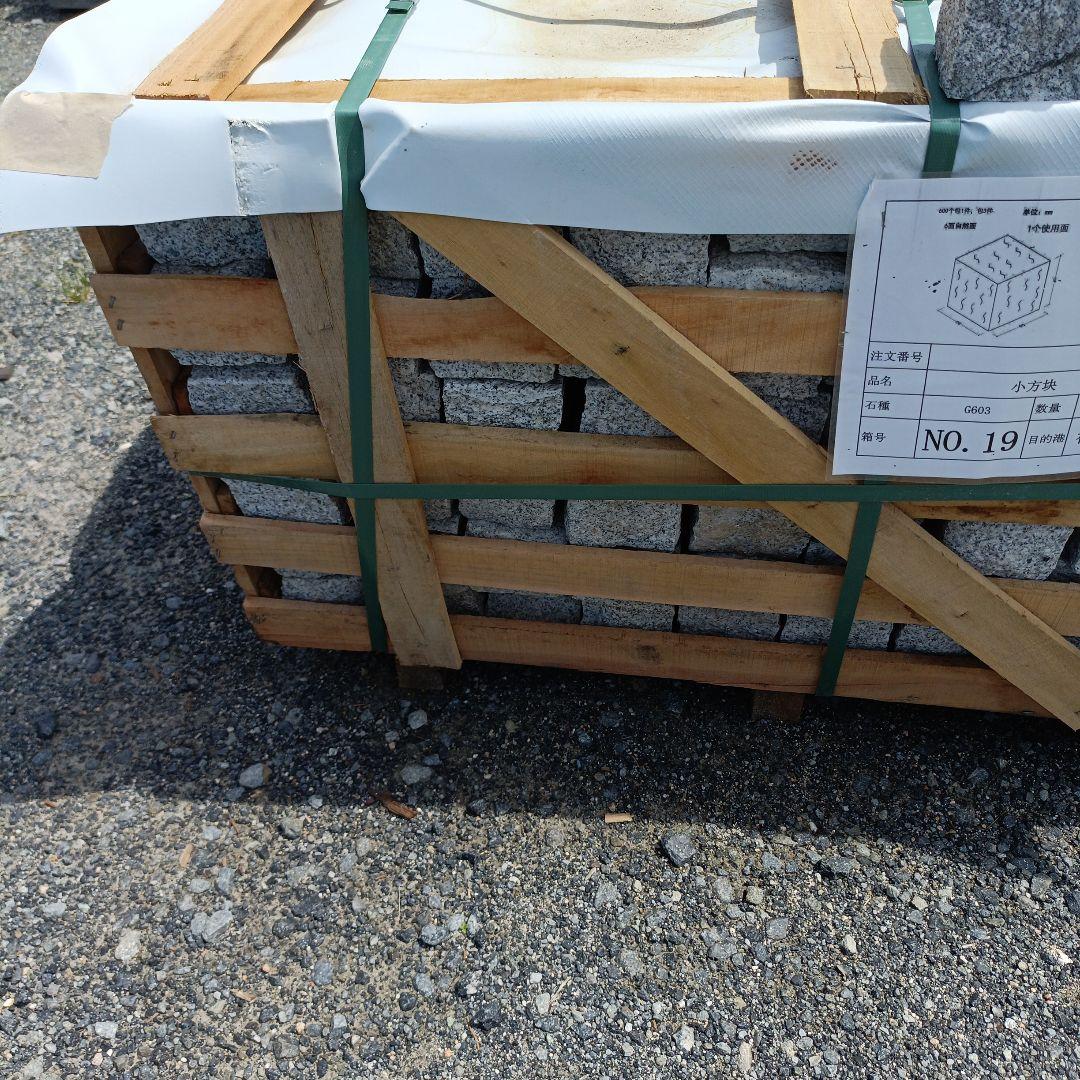 中国産ピンコロ白9✕9✕9センチ一箱600個入り