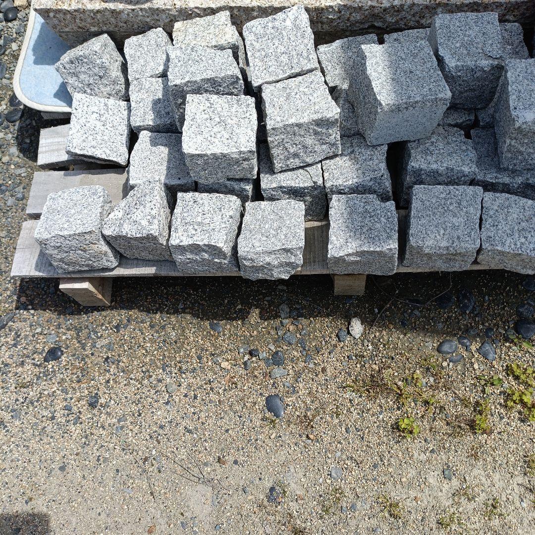 中国産ピンコロ白9✕9✕9センチ一箱600個入り