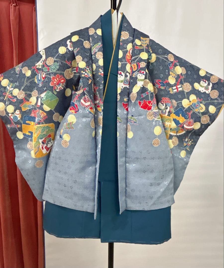 七五三。5歳から7歳までの男の子の、着物、羽織紐3点セット．(６４６２)