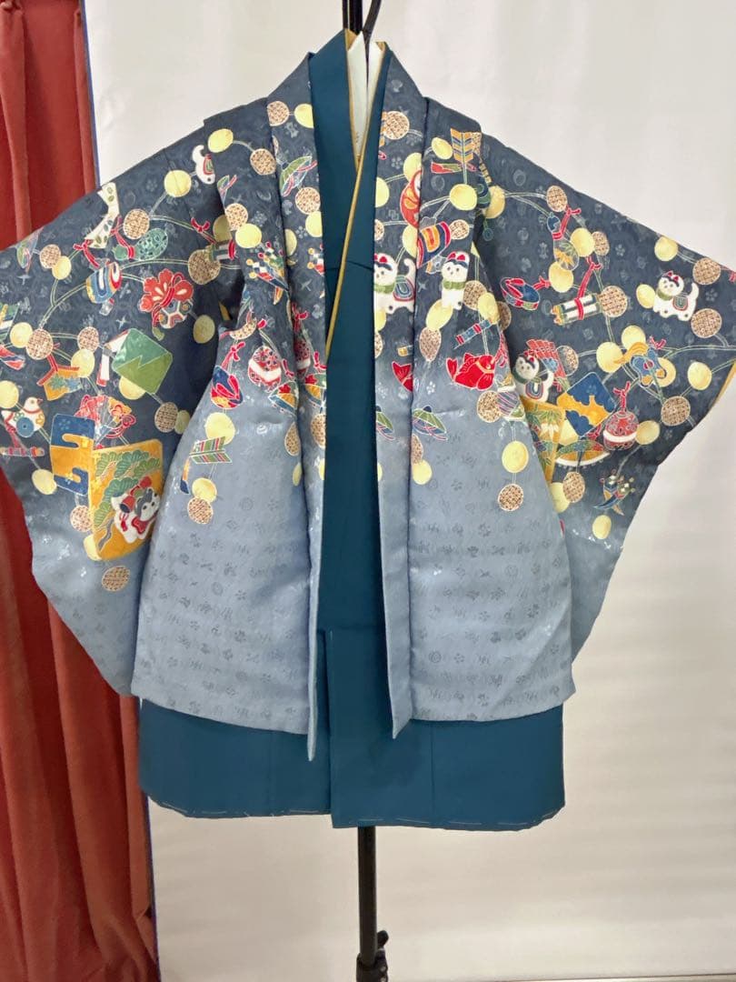 七五三。5歳から7歳までの男の子の、着物、羽織紐3点セット．(６４６２)