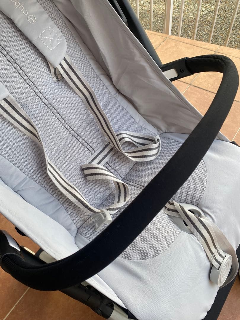 サイベックス　リベル　折りたたみ式ベビーカー 肩紐&バンパー付き　ホワイトグレー