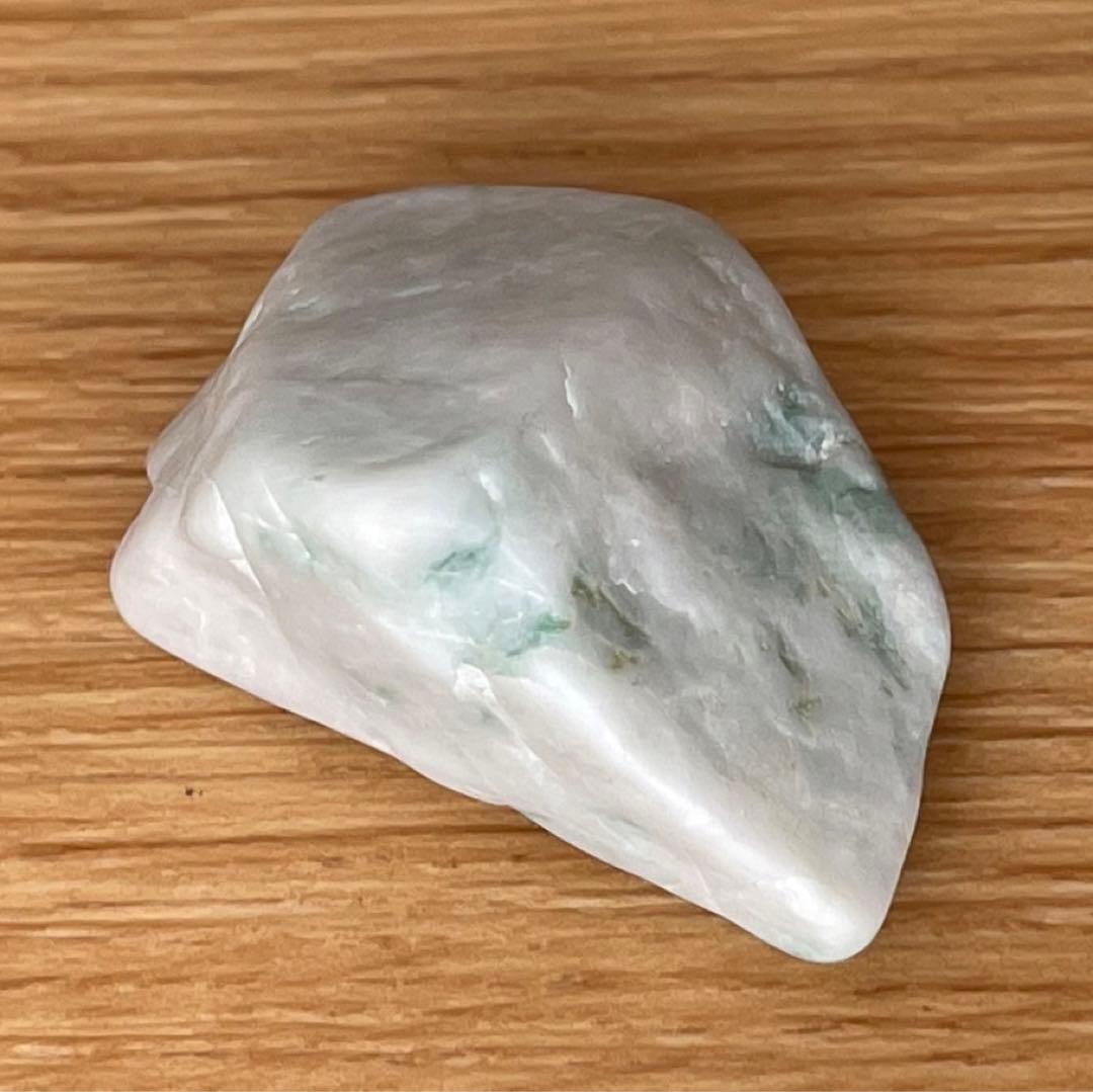 糸魚川翡翠 白地にグリーン 海岸採取