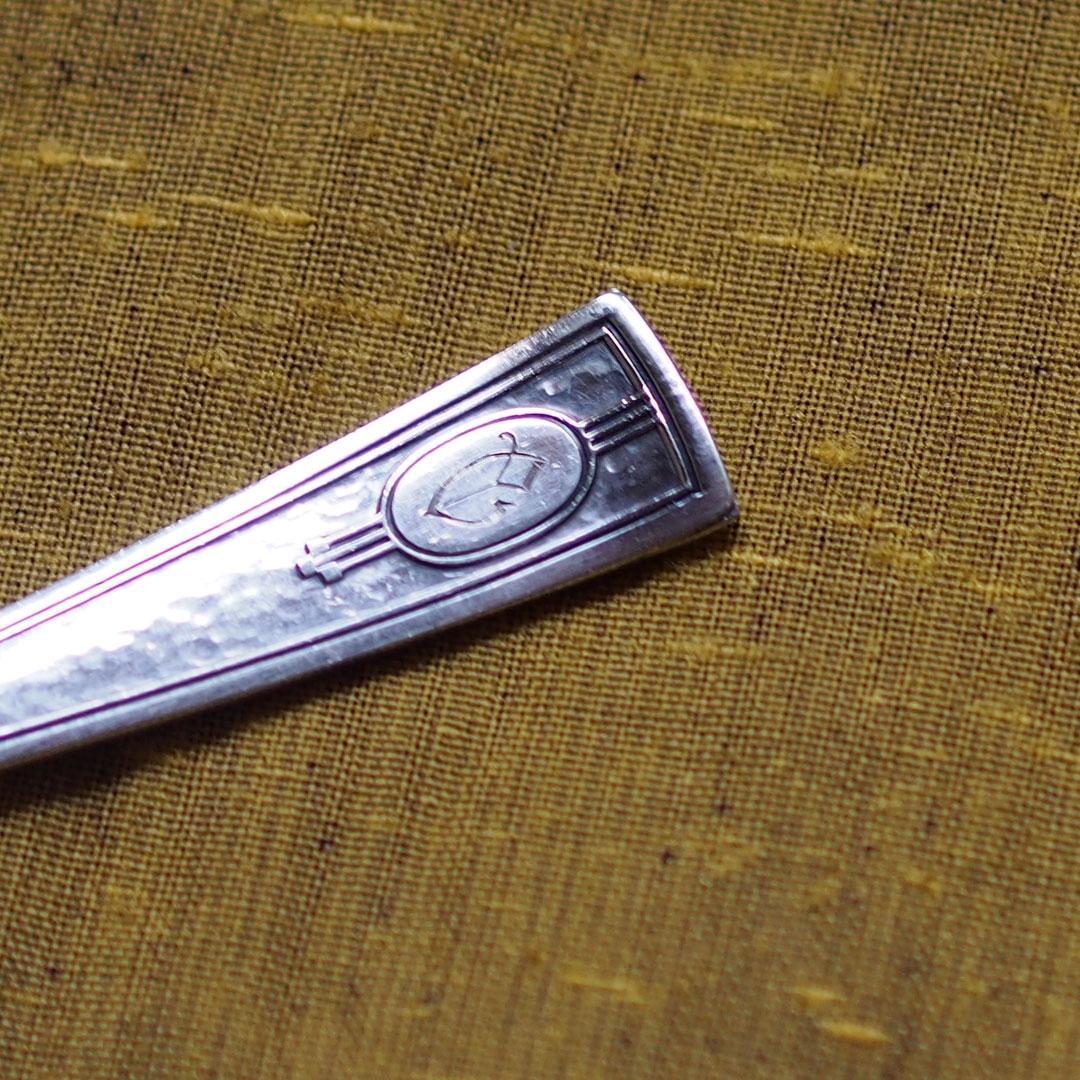 拷問具のような銀のフォーク　2本　おそらくどちらも米国製