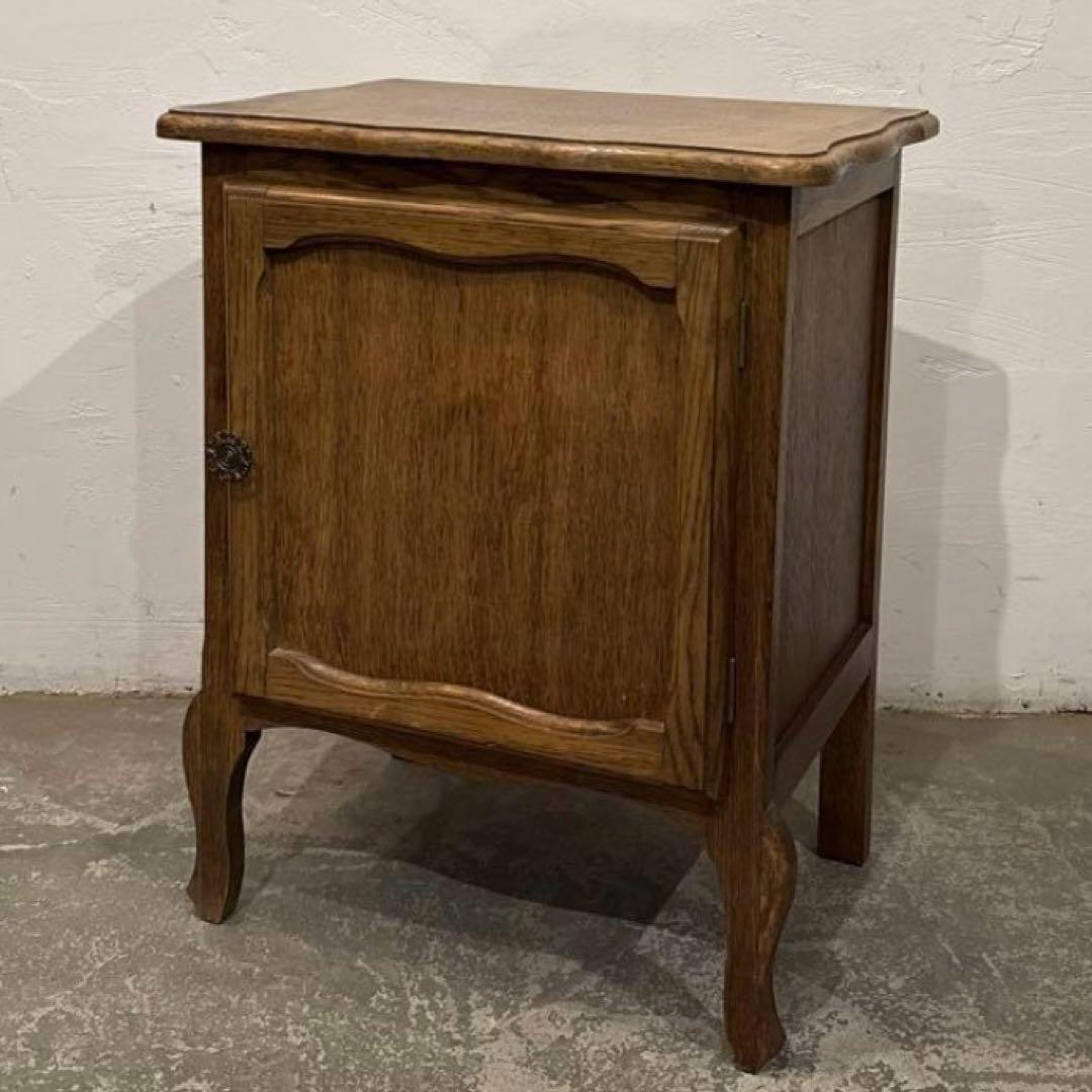フランス　ヴィンテージ　サイドテーブル　扉収納付き　取手固め