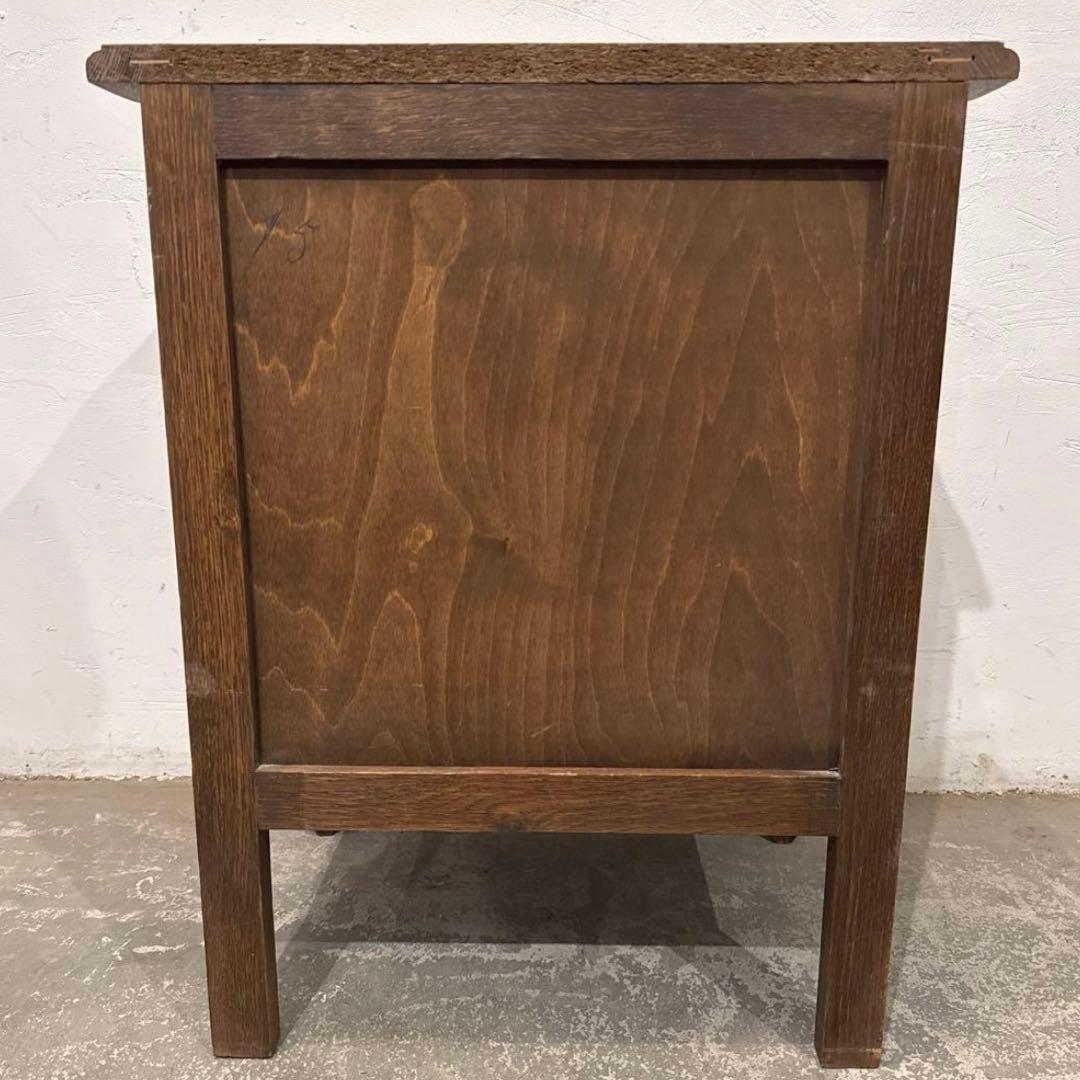 フランス　ヴィンテージ　サイドテーブル　扉収納付き　取手固め