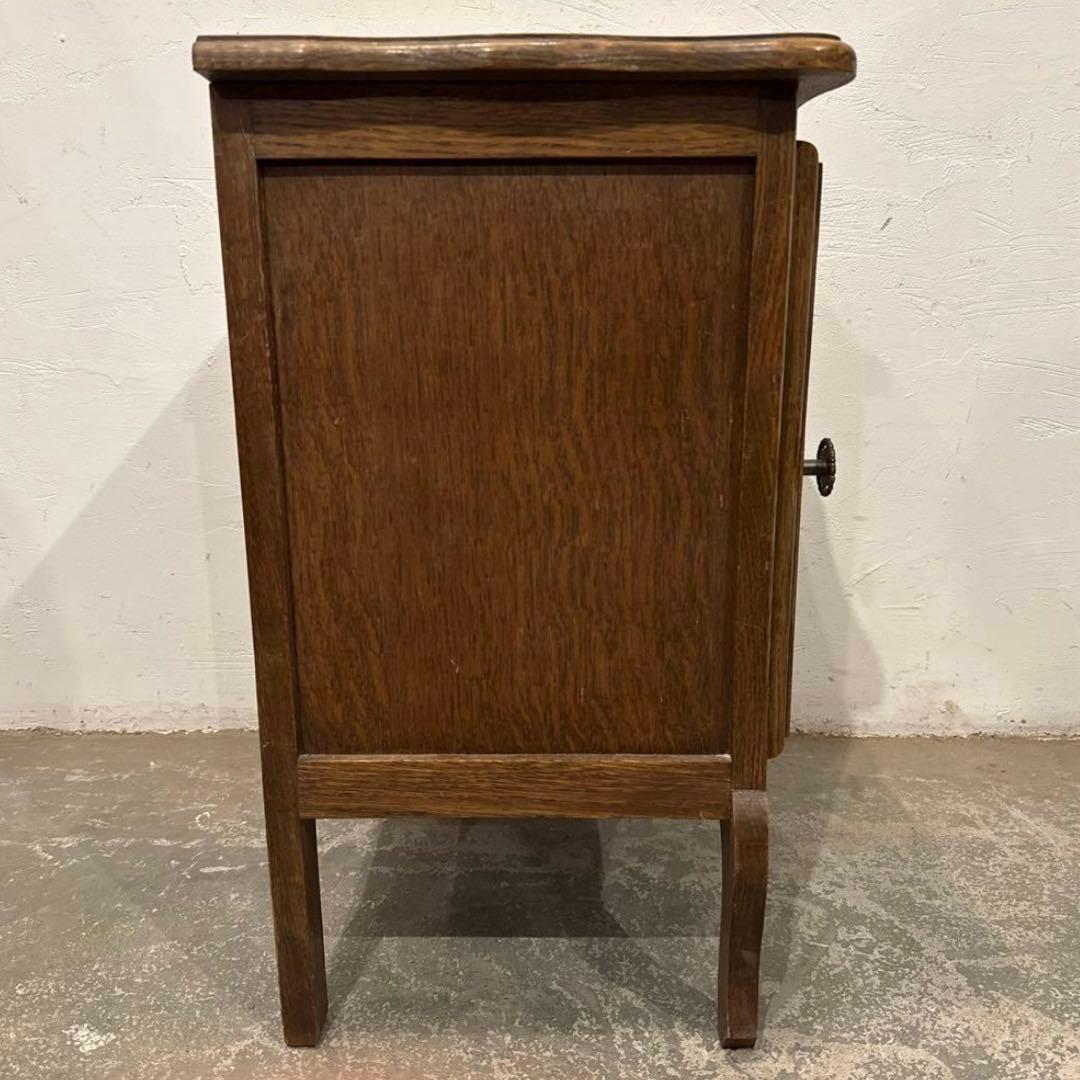フランス　ヴィンテージ　サイドテーブル　扉収納付き　取手固め