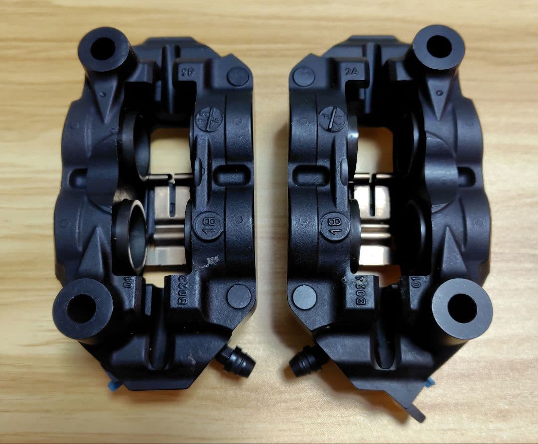 brembo　GSX-S1000　KATANA用　純正ブレーキキャリパー