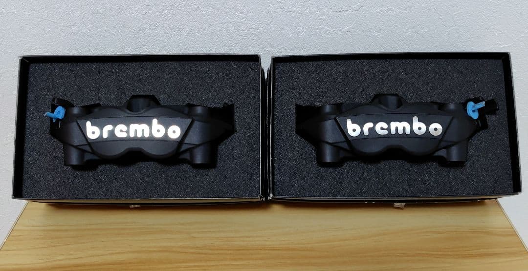 brembo　GSX-S1000　KATANA用　純正ブレーキキャリパー