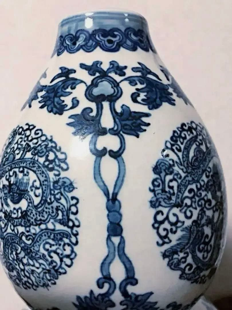中国仏教美術 景徳鎮 大清乾隆年製 染付 多龍遊雲草花紋 瓢箪型 花瓶