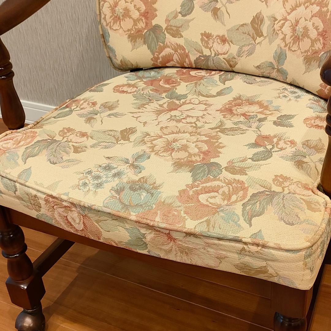 カリモク　コロニアル　アームチェア　クッション　キャスター付き①